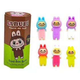 Labubu Sonny Angel na telefón a displeje