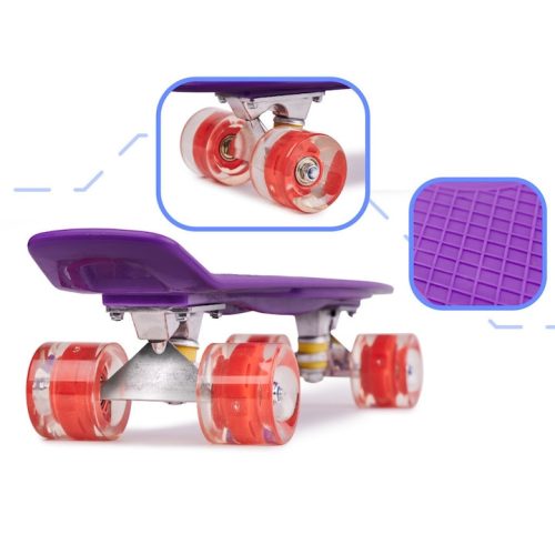 Skateboard so svietiacimi kolieskami – čierny