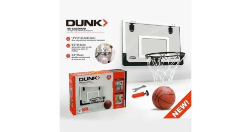 Basketbalový kôš s loptou a pumpou